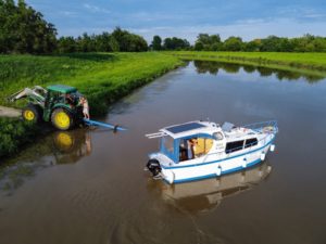 Půjčovna hausbotu baťův kanál - hausbot Emma