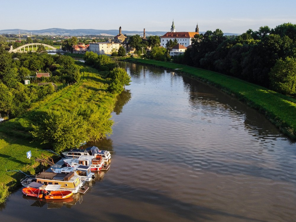 Půjčovna hausbotu baťův kanál - hausbot Emma