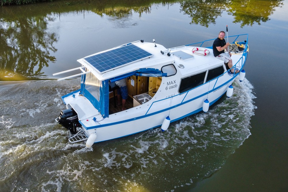 Půjčovna hausbotu baťův kanál - hausbot Emma
