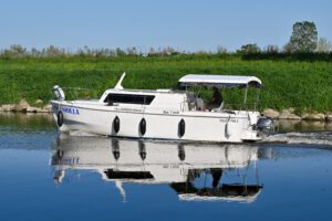 Půjčovna hausbotů, lodí a člunů Baťův kanál levně - Shilla 8