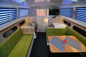 Půjčovna hausbotů, lodí a člunů Baťův kanál levně - Shilla 10