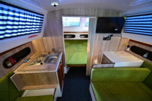 Půjčovna hausbotů, lodí a člunů Baťův kanál levně - Shilla 12