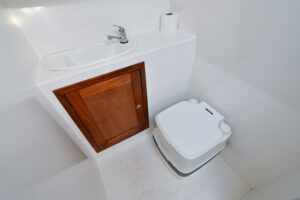 Půjčovna hausbotů, lodí a člunů Baťův kanál levně - Shilla 15